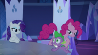 Pinkie Changeling knocks Spike against the table S6E25
