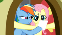 Rainbow Dash showing the photo S2E21