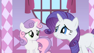 S01E17 Rarity uśmiecha się do siostry