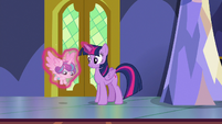 Twilight setting Flurry down by the closet S7E3