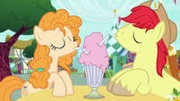 Bright Mac and Pear Butter sharing a milkshake S7E13