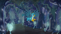 Gallus flying back to the entrance S8E22