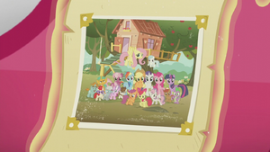 Photo of ponies in front of CMC clubhouse S5E18