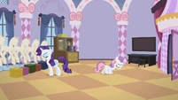 Sweetie Belle dejectedly walks away.