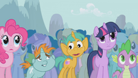 Twilight and friends disapprove of Trixie's boasting S1E06