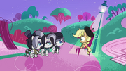 Alternative ponies approach Applejack PLS1E3b