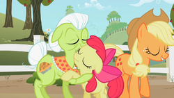 Granny Smith Apple Bloom hug S2E12