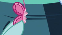 Ocellus holding Element of Kindness piece S9E3