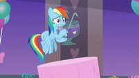 Rainbow Dash saves the punch bowl S9E7