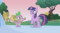 Spike offering Twilight a baked bad S1E04