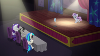 Sweetie Belle on stage S5E4