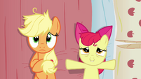 Apple Bloom lays down on Applejack's bed S3E08