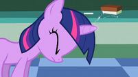 Filly Twilight struggling to use her magic S1E23