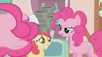 Pinkie Pie straightens pans for Apple Bloom S1E12