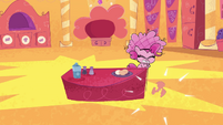 Pinkie accidentally breaks mixing bowl PLS1E1b