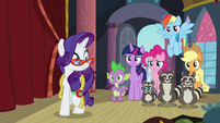 Rarity notices her friends behind her S8E4
