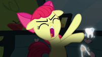 Apple Bloom swatting cutie marks away S5E4