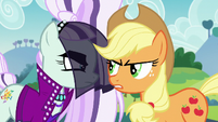 Applejack --can't see when somepony's usin' her-- S5E24