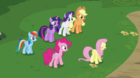 Fluttershy directing her friends S4E16