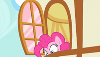 Pinkie Pie looks down S1E25