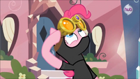 Pinkie Pie pointing at goggles S3E1