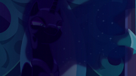 Nightmare Moon na swoim tronie pogrążonym w mroku.