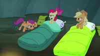 Scootaloo talking to Apple Bloom and Applejack S3E06