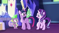 Starlight shocked by Spike's glowing scales S7E15.png (862 KB)