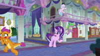 Starlight trying to get students under control S8E15