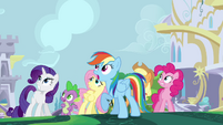 The ponies and Spike looking up at Twilight S4E01