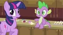 Twilight hears Applejack greet S2E25