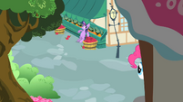 Twilight sneaking around S1E25