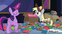 Twilight tries to take the letter from Derpy S6E25