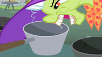 Granny Smith biting a pan S2E12