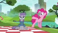 Pinkie Pie giving Maud her cue S6E3