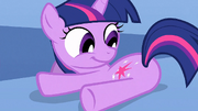 Twilight looking at her cutie mark S1E23