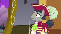 Gala announcer with slime-covered cravat S5E7