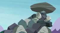 Giant boulder wobbling S4E18