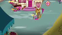 Pinkie all alone outside Sugarcube Corner S8E18