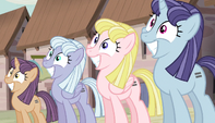 Row of smiling mares S5E01