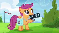 Scootaloo taking Rainbow Dash's reaction picture S7E7