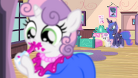 Sweetie Belle "decided to make a grand entrance" S4E19
