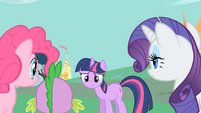 Twilight wonders how they will get to the gala S1E26
