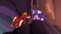 Garble menacing Twilight and Rarity S6E5