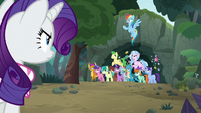 Rainbow Dash shouting angrily at Rarity S8E17