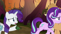 Starlight trots sadly past fake Applejack S8E13