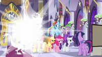 Discord materializing next to Mane Six S9E17