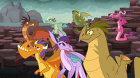 Dragons look at each other in confusion S6E5