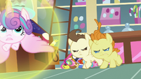 Flurry Heart flies away from Pound and Pumpkin S7E3