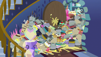 Food and kitchenware crash on top of Starlight S6E21